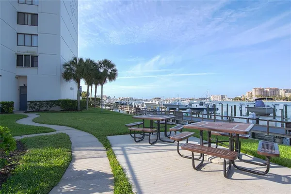 $2,600 | 660 Island Way, Unit 206, Clearwater, FL 33767