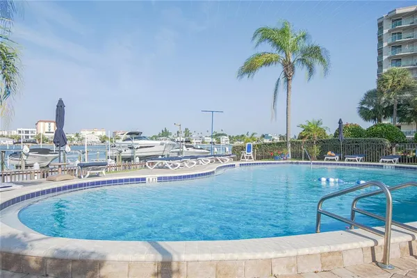 $2,600 | 660 Island Way, Unit 206, Clearwater, FL 33767