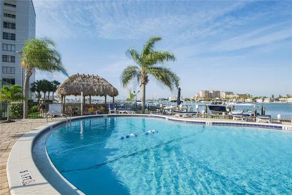 $2,600 | 660 Island Way, Unit 206, Clearwater, FL 33767