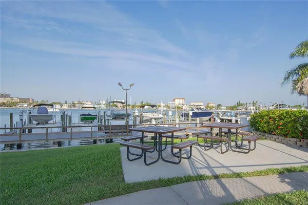 $2,600 | 660 Island Way, Unit 206, Clearwater, FL 33767