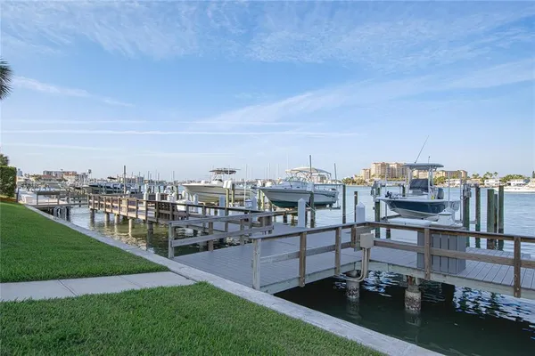 $2,600 | 660 Island Way, Unit 206, Clearwater, FL 33767