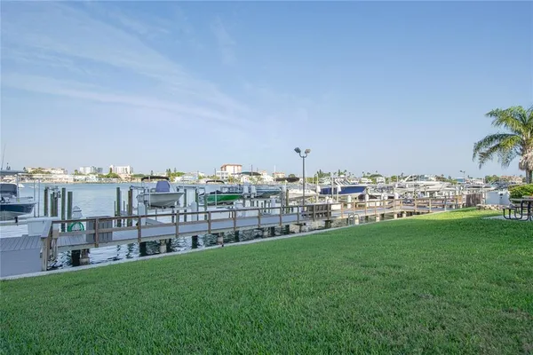 $2,600 | 660 Island Way, Unit 206, Clearwater, FL 33767