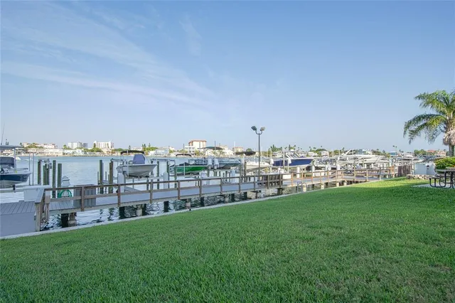 $2,600 | 660 Island Way, Unit 206, Clearwater, FL 33767