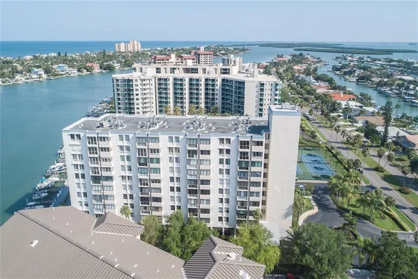 $2,600 | 660 Island Way, Unit 206, Clearwater, FL 33767
