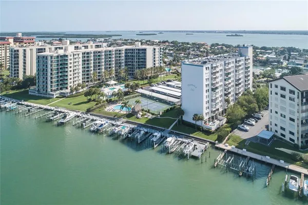 $2,600 | 660 Island Way, Unit 206, Clearwater, FL 33767
