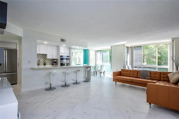 $2,600 | 660 Island Way, Unit 206, Clearwater, FL 33767