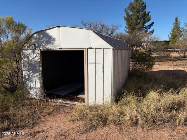470 North Warren Road Benson, AZ 85602 - Photo 1 of 20 a view of backyard with large tree and wooden fence