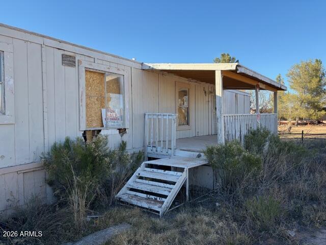 470 North Warren Road Benson, AZ 85602 - Photo 20 of 20 a front view of a house with garden