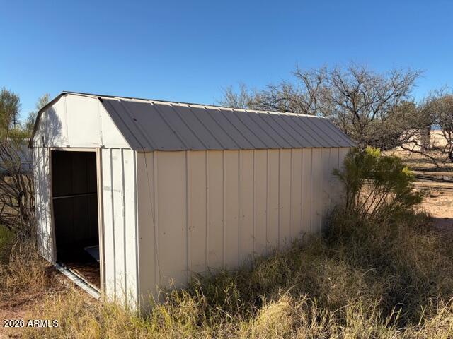470 North Warren Road Benson, AZ 85602 - Photo 2 of 20 a view of a house with a yard