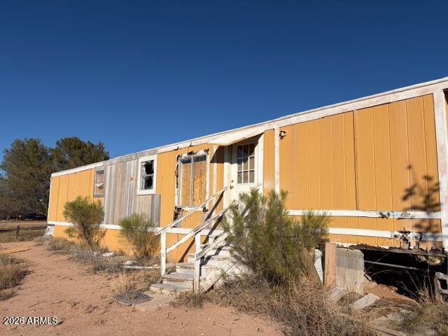470 North Warren Road Benson, AZ 85602 - Photo 3 of 20 a front view of a house with a yard