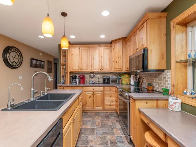 $1,100,000 | 10460 County Road 50, Cologne, MN 55322