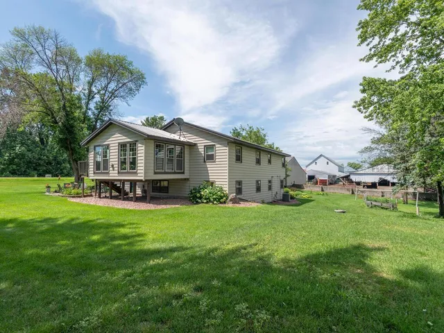 $1,100,000 | 10460 County Road 50, Cologne, MN 55322