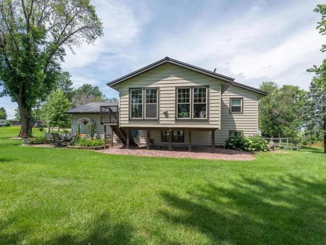 $1,100,000 | 10460 County Road 50, Cologne, MN 55322