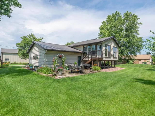 $1,100,000 | 10460 County Road 50, Cologne, MN 55322