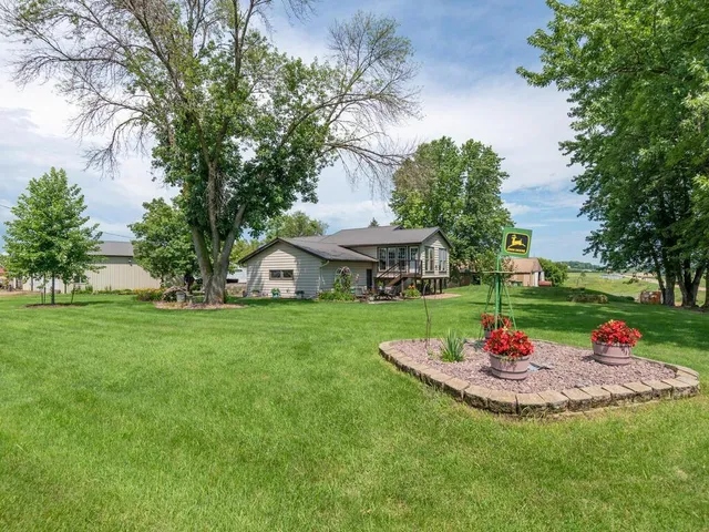 $1,100,000 | 10460 County Road 50, Cologne, MN 55322