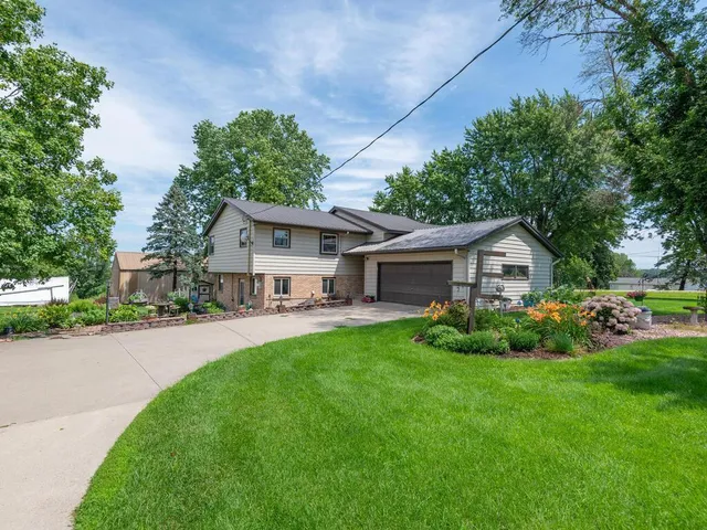 $1,100,000 | 10460 County Road 50, Cologne, MN 55322