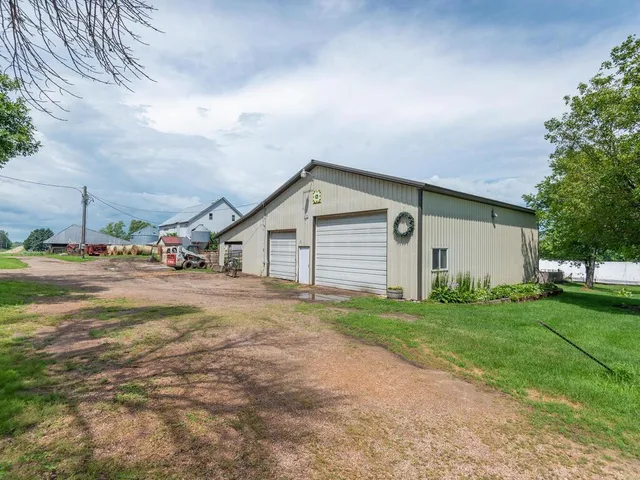 $1,100,000 | 10460 County Road 50, Cologne, MN 55322