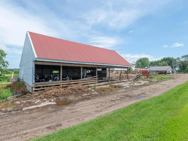 $1,100,000 | 10460 County Road 50, Cologne, MN 55322