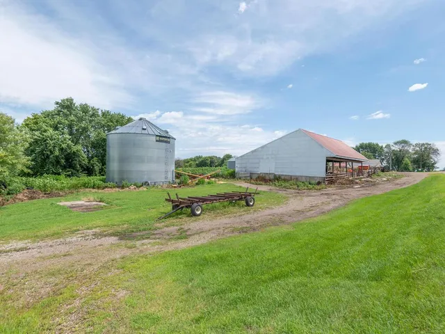 $1,100,000 | 10460 County Road 50, Cologne, MN 55322
