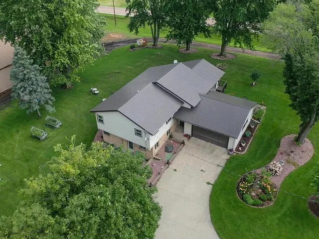 $1,100,000 | 10460 County Road 50, Cologne, MN 55322