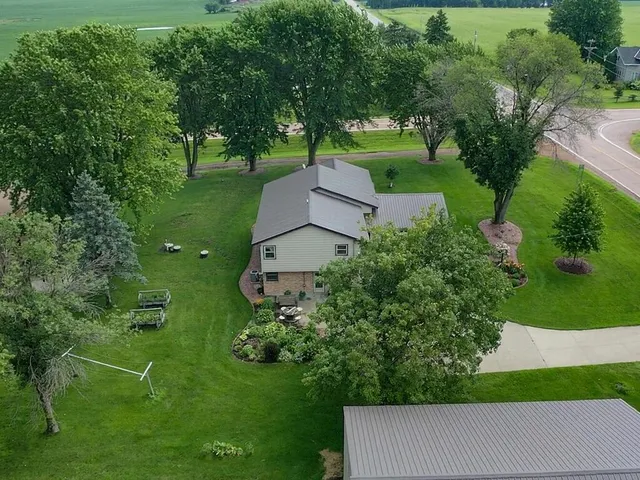 $1,100,000 | 10460 County Road 50, Cologne, MN 55322