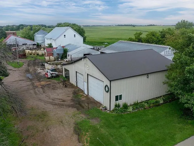 $1,100,000 | 10460 County Road 50, Cologne, MN 55322