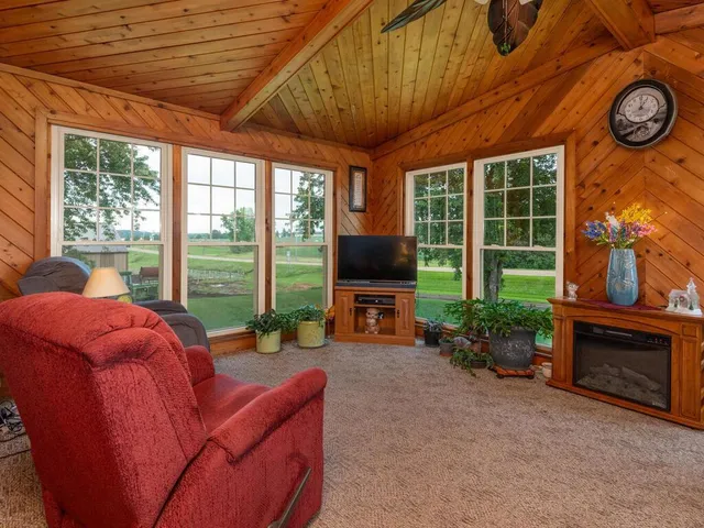 $1,100,000 | 10460 County Road 50, Cologne, MN 55322