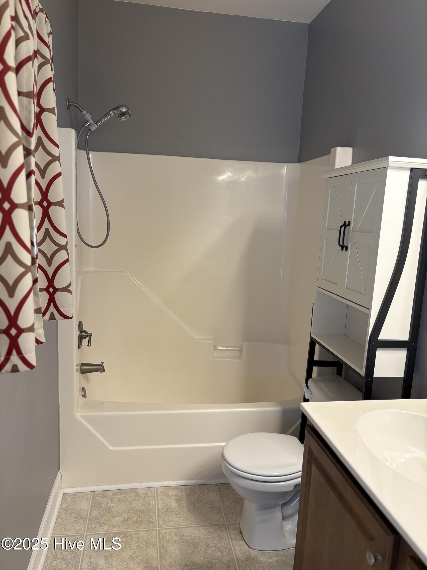 117 Boysenberry Fields Road Maple Hill, NC 28454 - Photo 17 of 20 Primary Bath