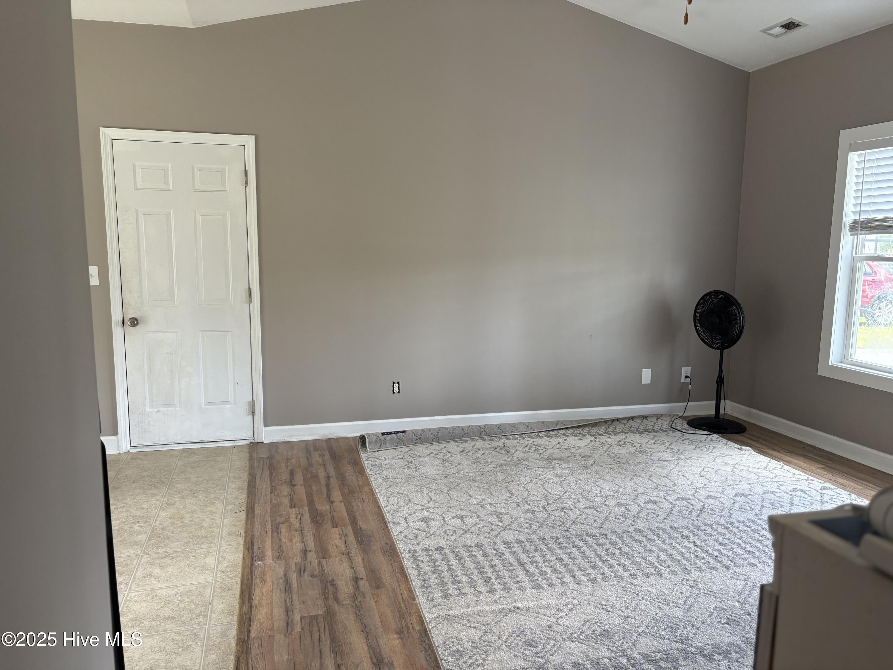 117 Boysenberry Fields Road Maple Hill, NC 28454 - Photo 5 of 20 Livingroom