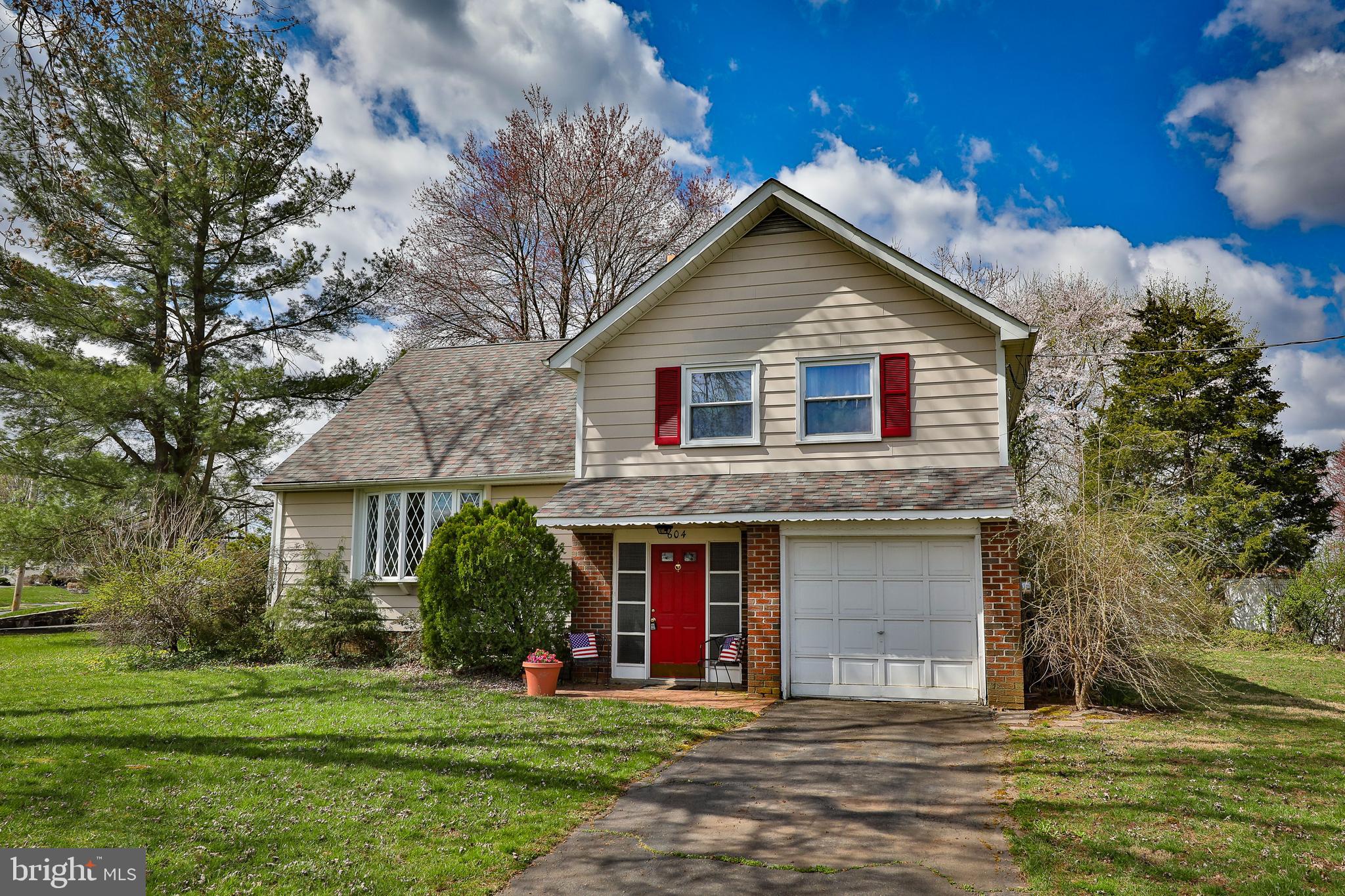 604 Mueller Road Warminster, PA 18974 - Photo 2 of 23 Gallery Image 2