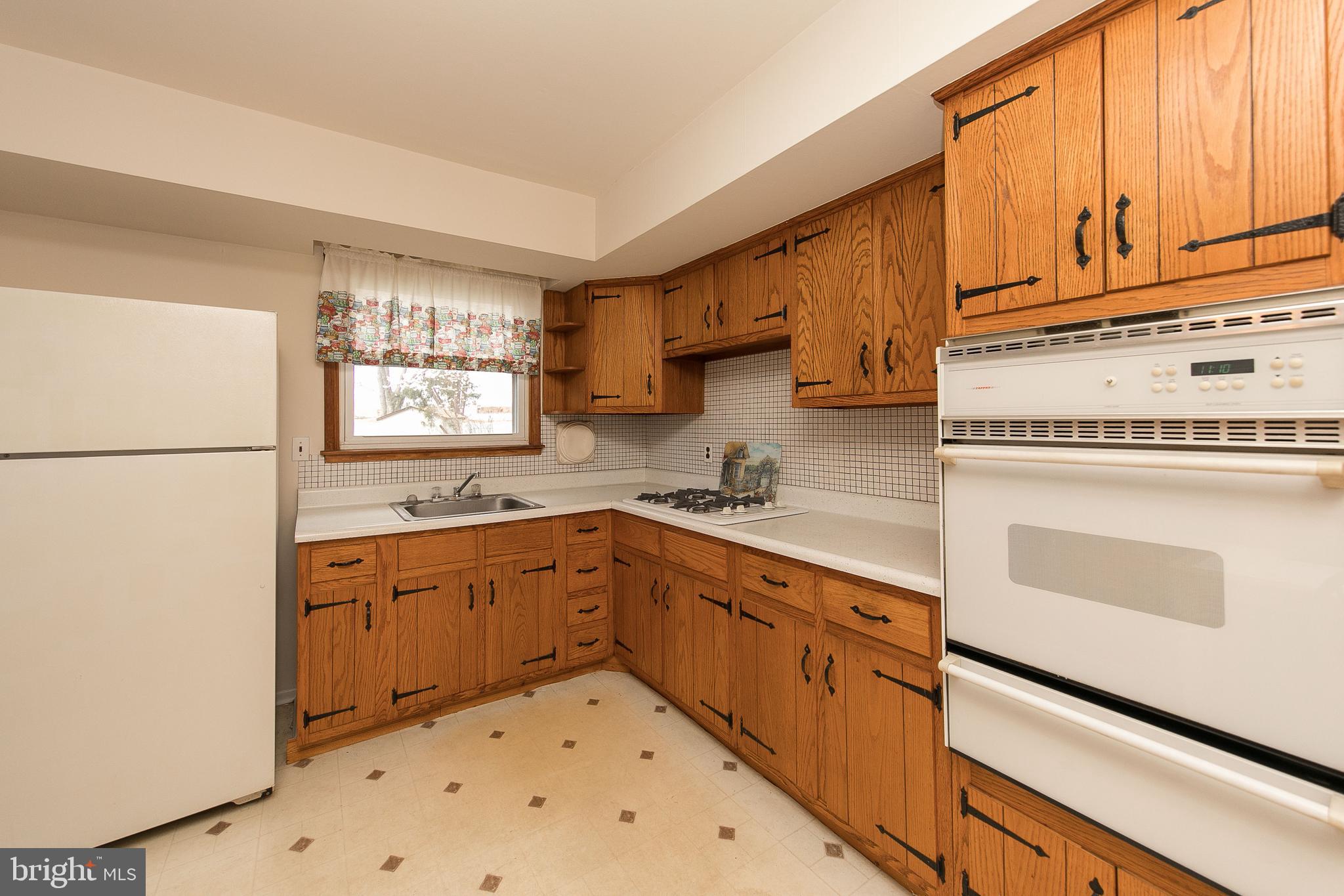 604 Mueller Road Warminster, PA 18974 - Photo 14 of 23 Gallery Image 14