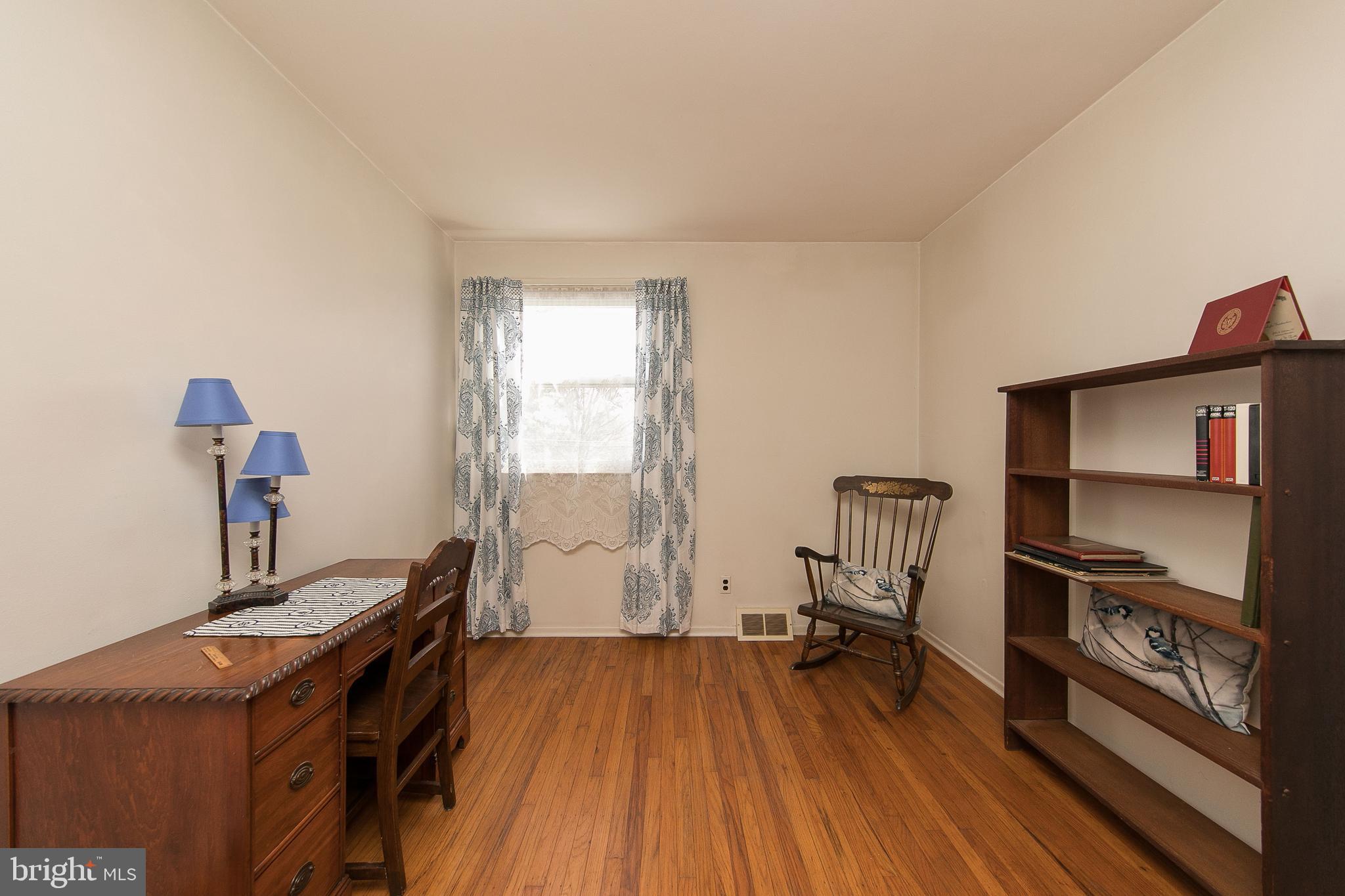 604 Mueller Road Warminster, PA 18974 - Photo 16 of 23 Gallery Image 16