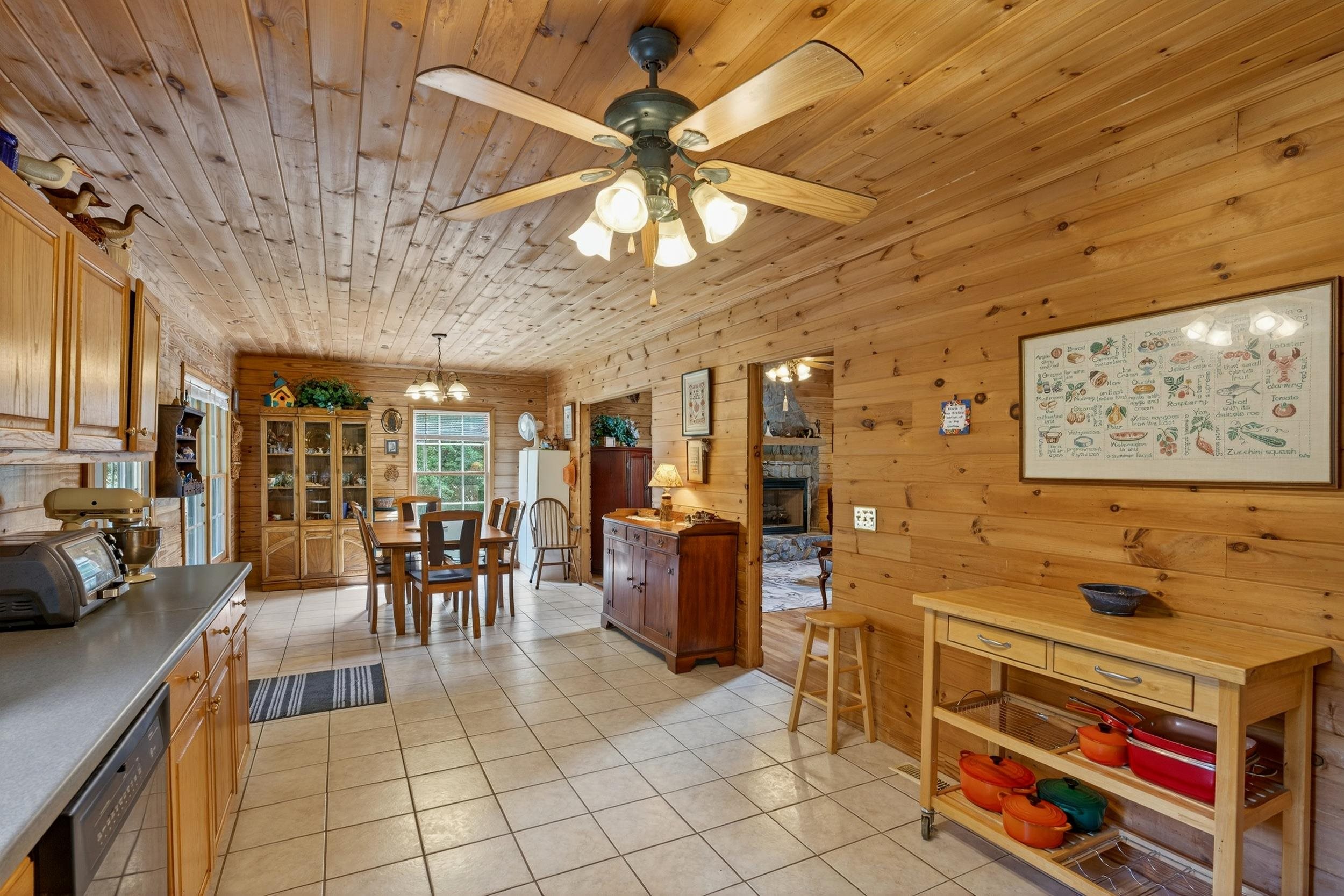 135 Pointe Drive Campobello, SC 29322 - Photo 9 of 44