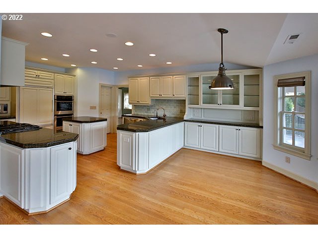 890 Lake Shore Road Lake Oswego, OR 97034 - Photo 8 of 24 Gallery Image 8