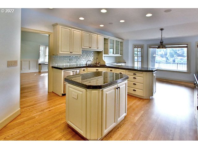 890 Lake Shore Road Lake Oswego, OR 97034 - Photo 9 of 24 Gallery Image 9