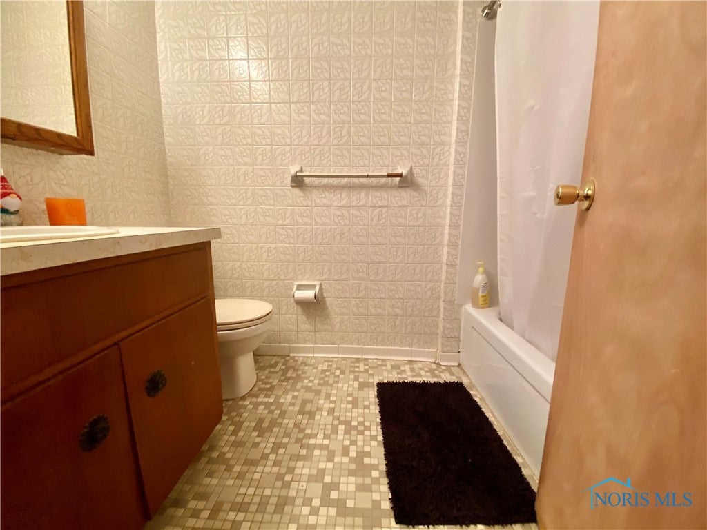 4022 Trinity Road Defiance, OH 43512 - Photo 22 of 28 Main Bathroom