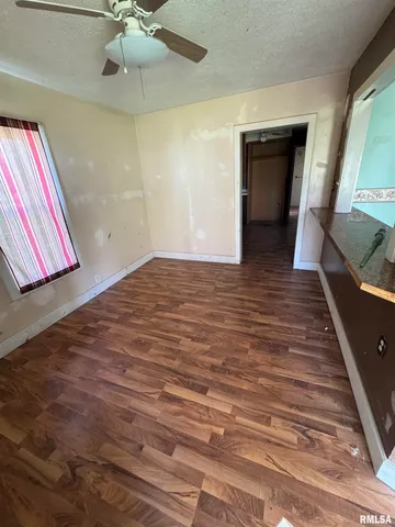 $25,000 | 734 North Division Street, Du Quoin, IL 62832