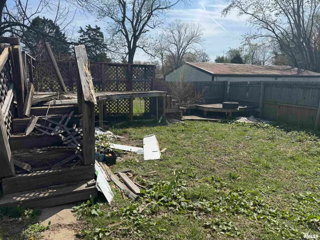 $25,000 | 734 North Division Street, Du Quoin, IL 62832