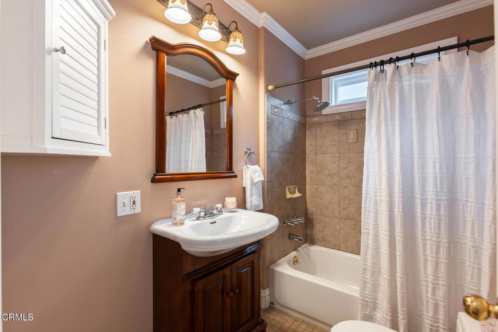474 Colman Street Altadena, CA 91001 - Photo 30 of 38 colbath2roseshower