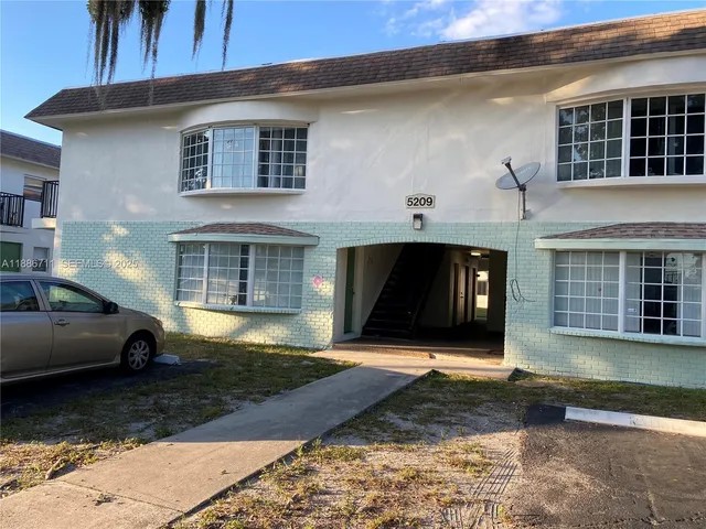 $2,499 | 5209 Northwest 18th Street, Unit 3E, Lauderhill, FL 33313