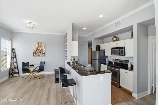 $2,376 | 201 Settlers Trace Boulevard, Unit 1413, Lafayette, LA 70508