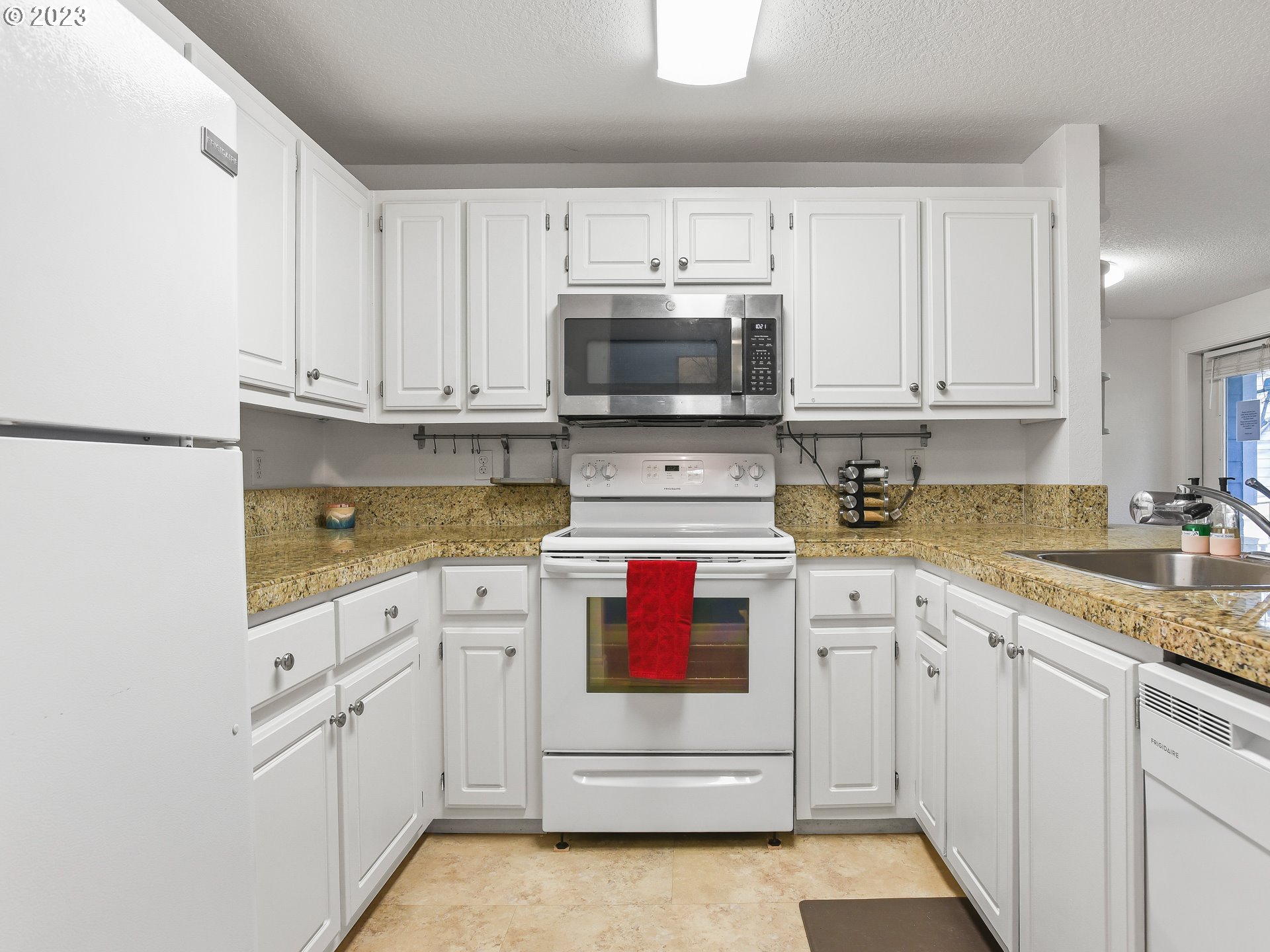 17548 Northwest Springville Road, Unit F3 Portland, OR 97229 - Photo 19 of 35