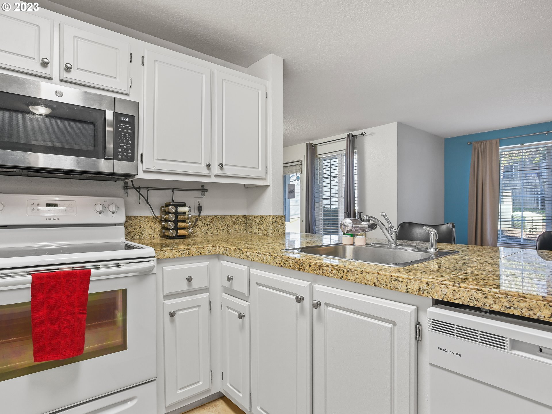 17548 Northwest Springville Road, Unit F3 Portland, OR 97229 - Photo 20 of 35