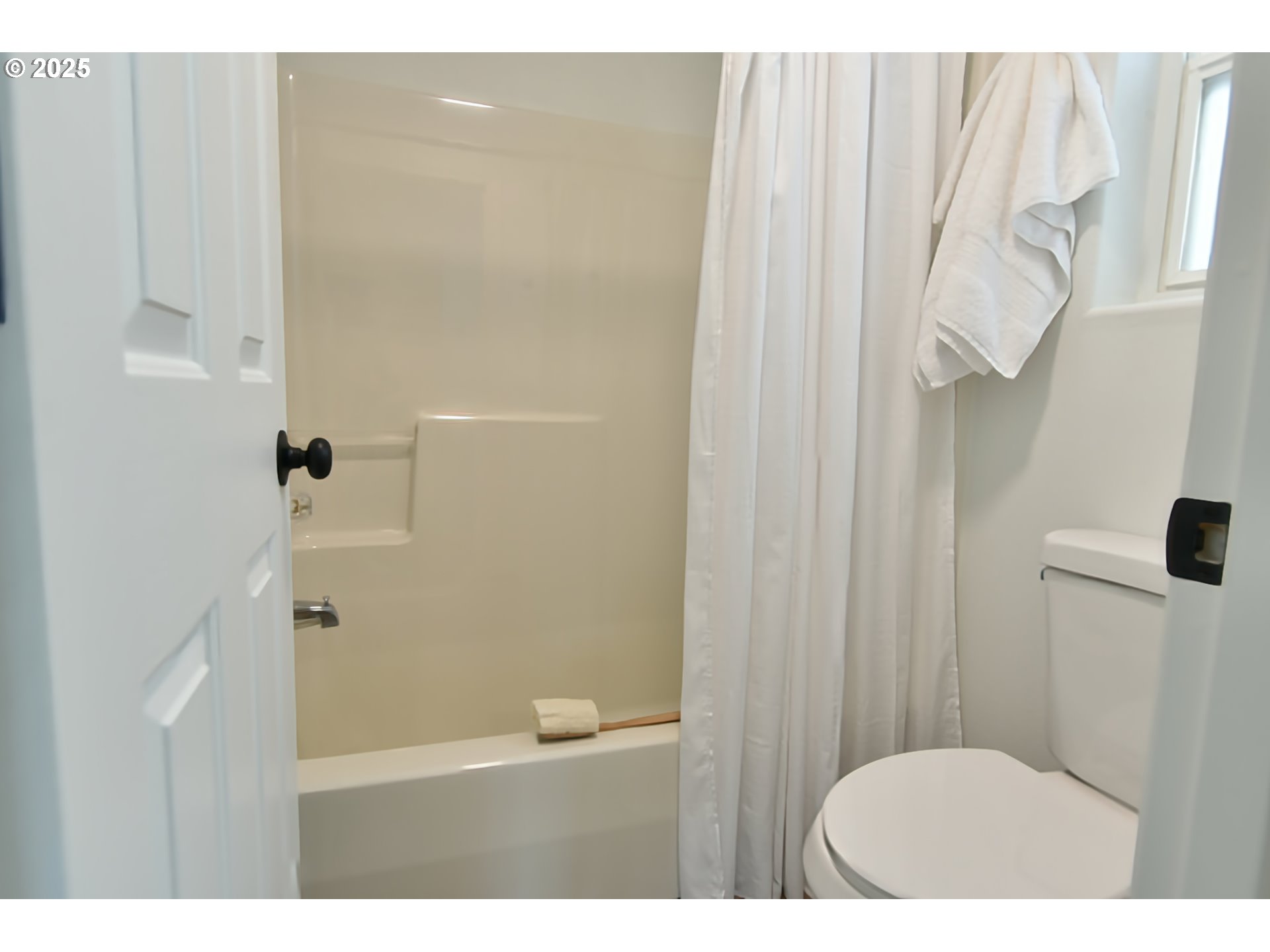 20382 Southwest Monson Street Beaverton, OR 97003 - Photo 21 of 28 a bathroom with a shower