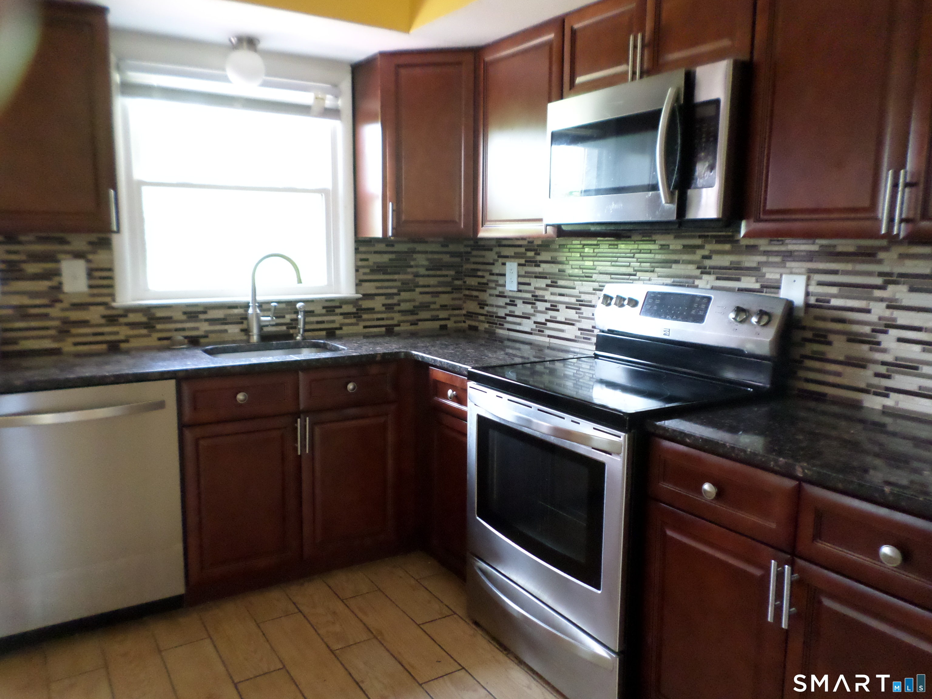 7 Craigmore Road Bloomfield, CT 06002 - Photo 12 of 20