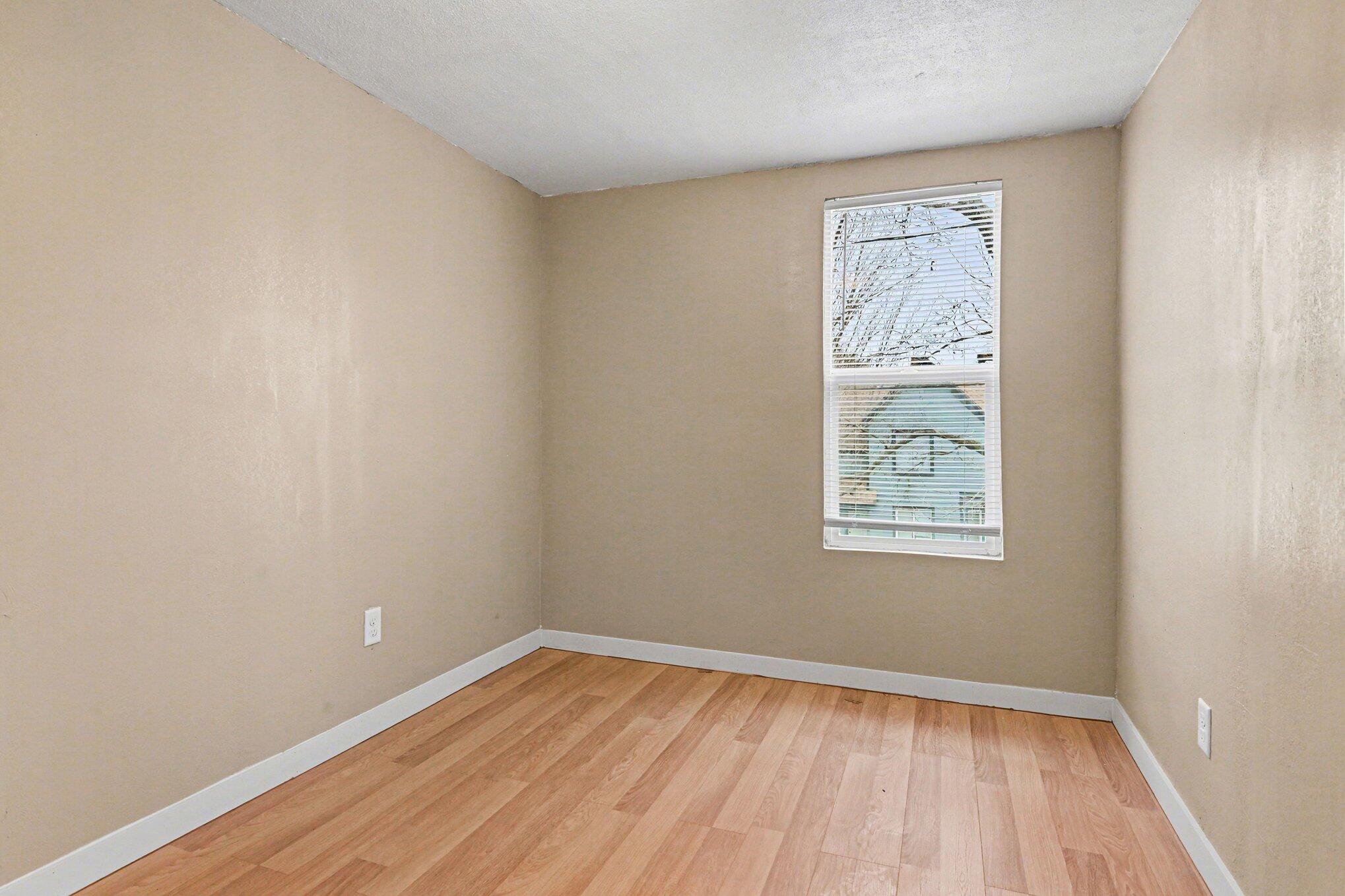 128 Reed Street Kalamazoo, MI 49001 - Photo 19 of 28 016_file_2070
