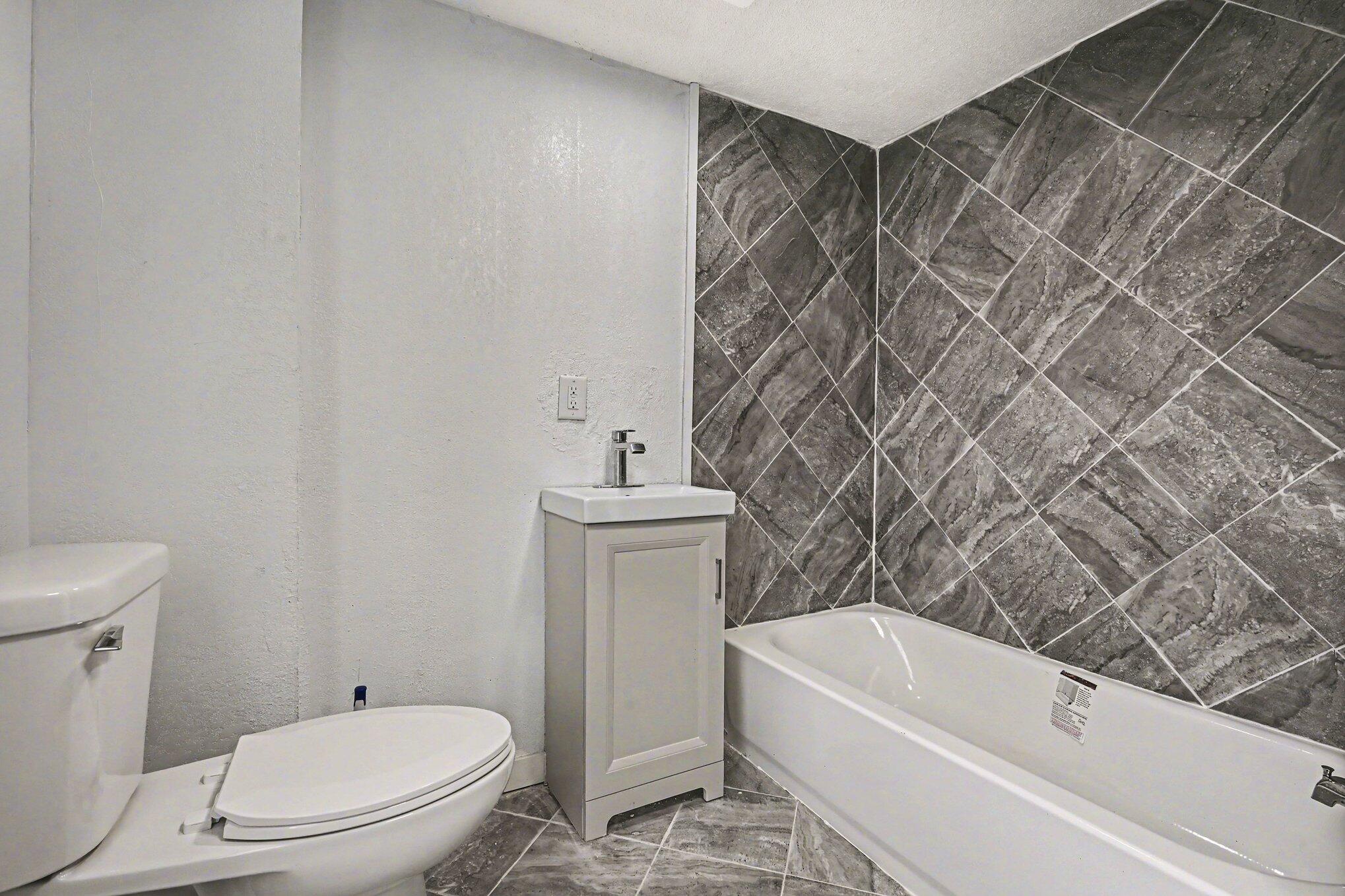 128 Reed Street Kalamazoo, MI 49001 - Photo 20 of 28 017_file_3831