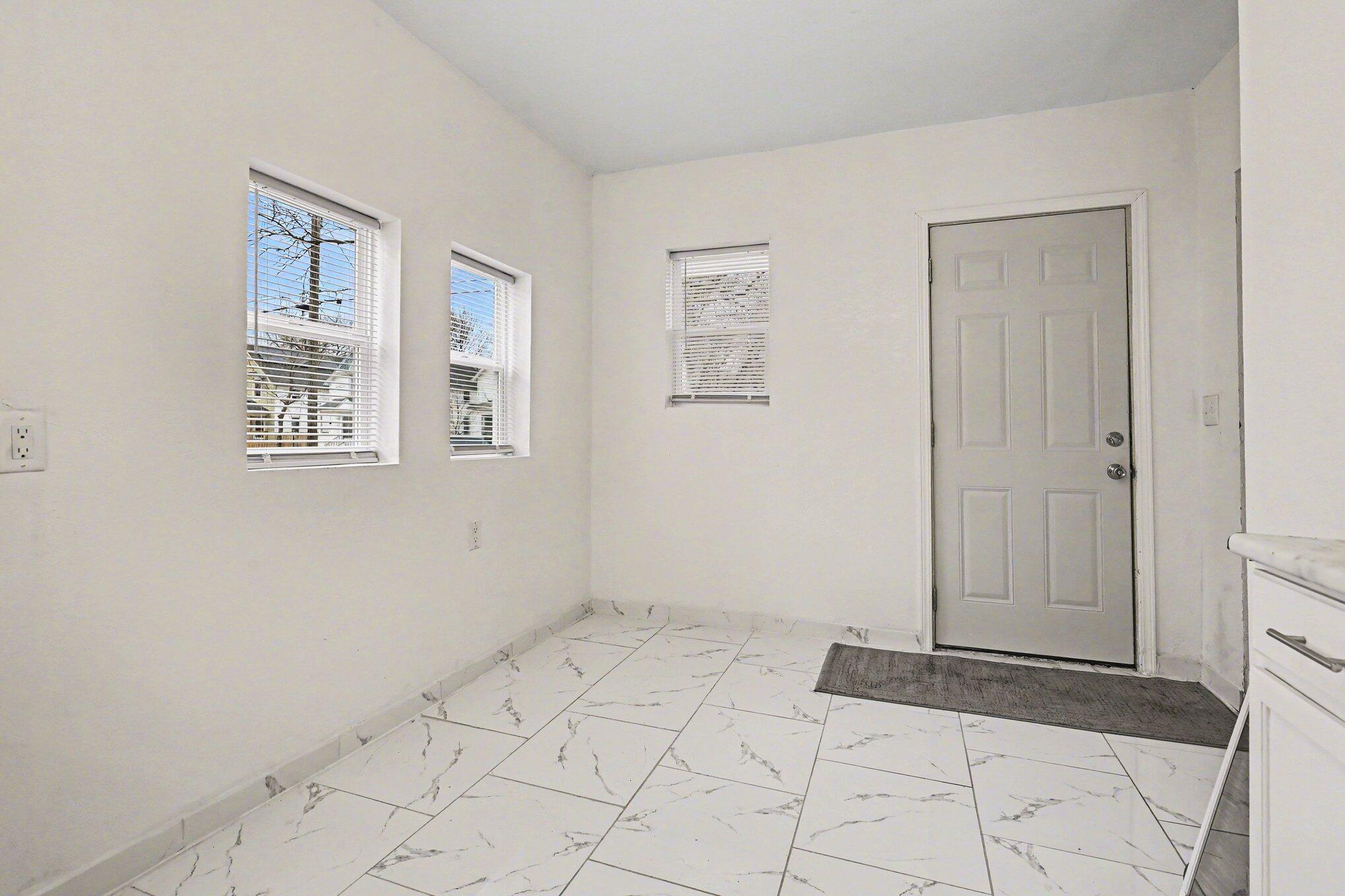 128 Reed Street Kalamazoo, MI 49001 - Photo 9 of 28 005_file_5054
