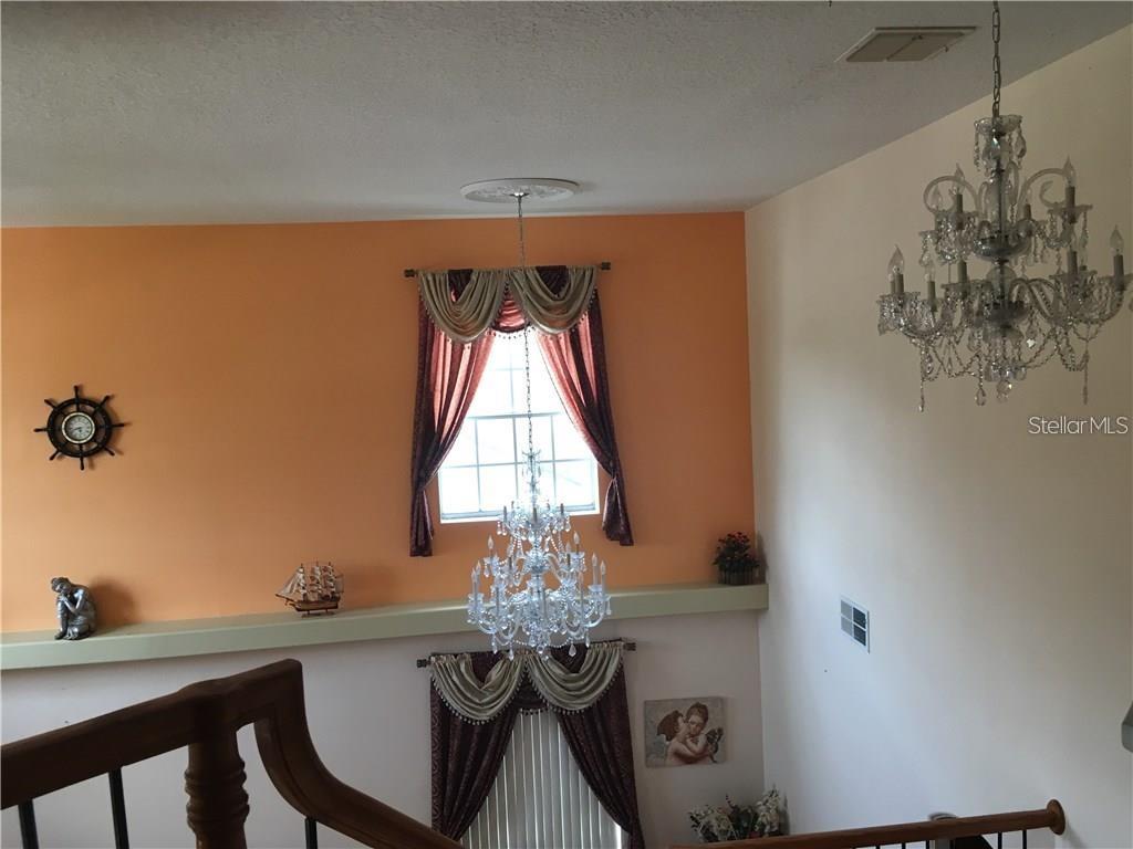 5948 Winchester Isle Road Orlando, FL 32829 - Photo 9 of 23 a table and chairs in a room