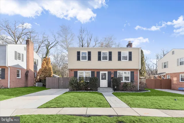 a view of a big room with a yard and plants